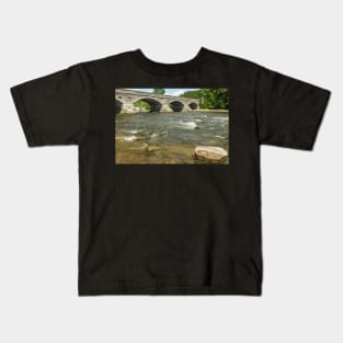 The flowing waters and the bridge Kids T-Shirt